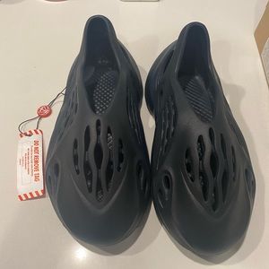 AUTHENTIC YEEZY RUNNER